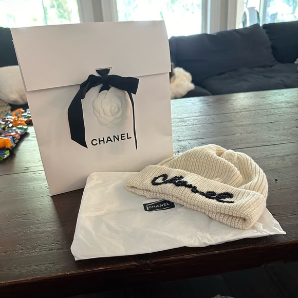 Chanel Beanie - Picture 4 of 5